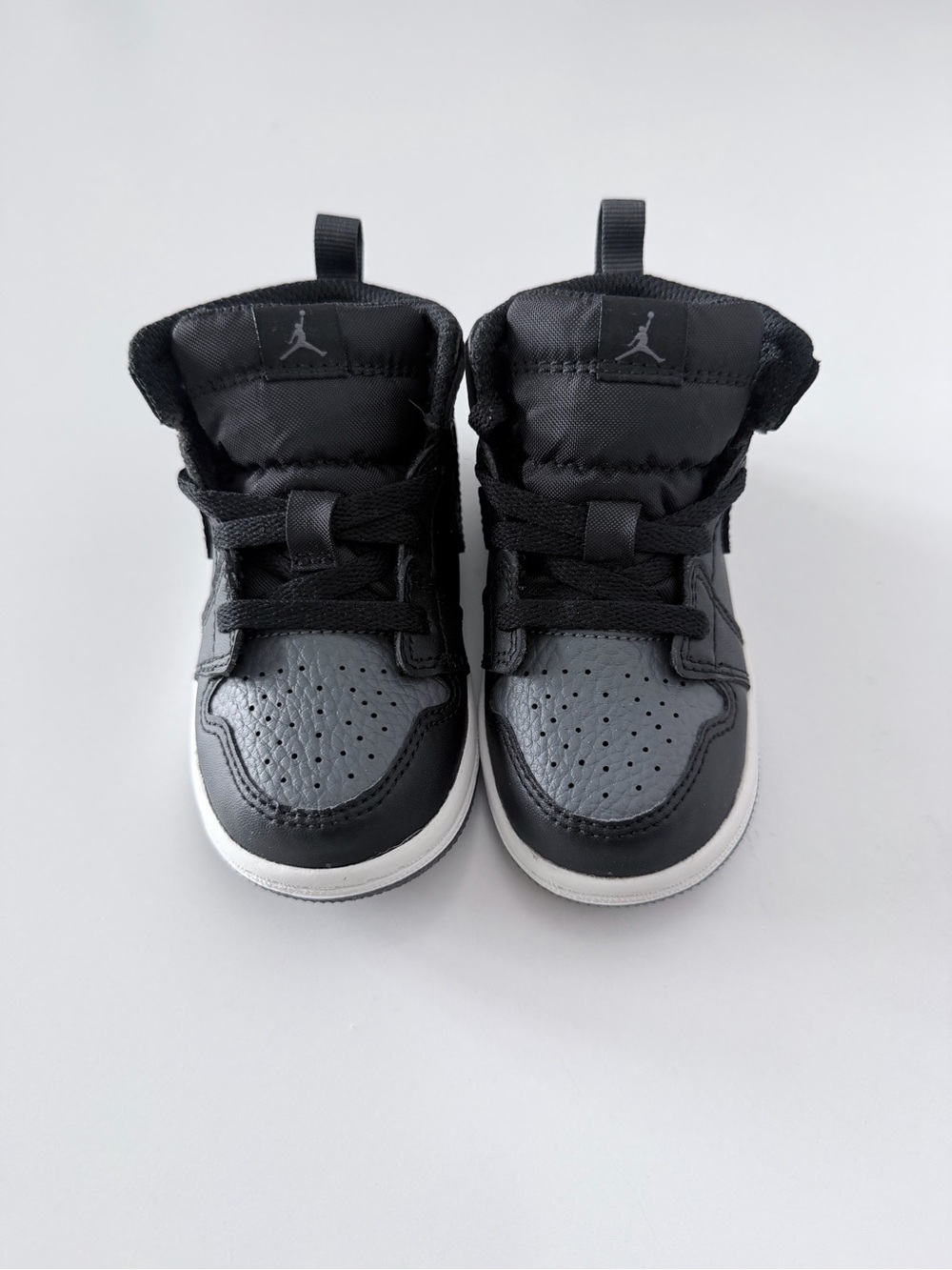 Air Jordan 1 Retro Black/Gray Sneakers Size 6C - Picture 2 of 6